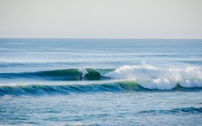 Surf & Santé Mentale : Comment l’Océan Soigne l’Esprit